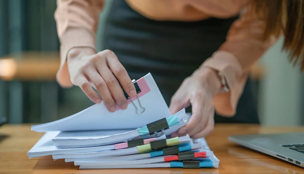 An employee handbook explaining the onboarding timeline.